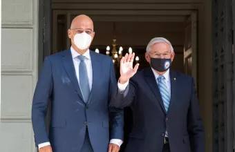 Οι στρατηγικές σχέσεις Ελλάδας-ΗΠΑ στο επίκεντρο της συνάντησης Δένδια - Μενέντεζ