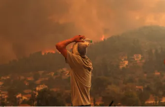 Πύρινη κόλαση στην Εύβοια: Σε Γαλατσώνα, Γούβες, Γαλατσάδες, Καματριάδες τα μέτωπα (pics)