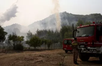 Σε πύρινο κλοιό η Ολυμπία: Συνεχείς εκκενώσεις-Πληροφορίες για εγκλωβισμένους σε Βύλιζα
