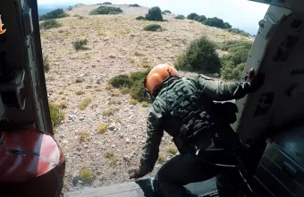 Εντυπωσιακό βίντεο πυροσβεστικής: Η ομάδα με τα ελικόπτερα που σβήνει φωτιές σε δυσπρόσιτα σημεία