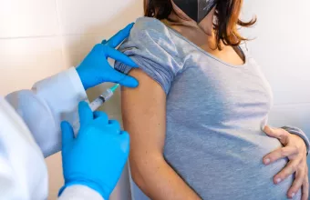 Επιτακτικός ο πλήρης εμβολιασμός των εγκύων και με τρίτη δόση -Τηλεφωνική γραμμή ενημέρωσης
