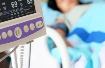 Κορωνοϊός: Πέθανε 19χρονη ανεμβολίαστη λεχώνα στο «Αττικόν»