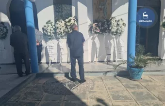 Γυναικοκτονία στη Ρόδο: Συγκίνηση και οδύνη στο τελευταίο «αντίο» της 32χρονης Δώρας