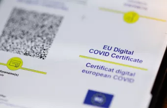 «Πανδημία» πλαστών πιστοποιητικών: Δύο νεκροί ανεμβολίαστοι στην Κύπρο