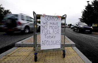 Βρετανία: Βελτίωση της κατάστασης στα πρατήρια καυσίμων «βλέπει» ο Μπόρις Τζόνσον