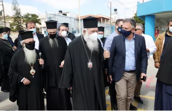 Στο Αρκαλοχώρι ο αρχιεπίσκοπος Ιερώνυμος: «Στήριξη με έργα-όχι με λόγια από την Εκκλησία» 