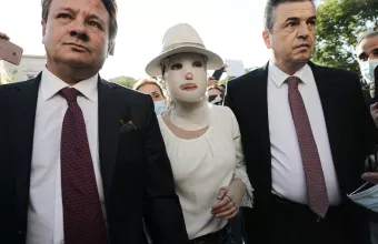 Επίθεση με βιτριόλι: Συνεχίζεται το παγκόσμιο κύμα συμπαράστασης στην Ιωάννα