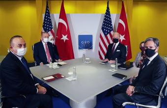 «Είμαστε μια ωραία ατμόσφαιρα»: Χωρίς δηλώσεις η συνάντηση Μπάιντεν - Ερντογάν - Τι ειπώθηκε