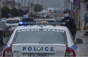 Θεσσαλονίκη: Αστυνομικοί απέτρεψαν 18η γυναικοκτονία - Είχε το μαχαίρι στο λαιμό της
