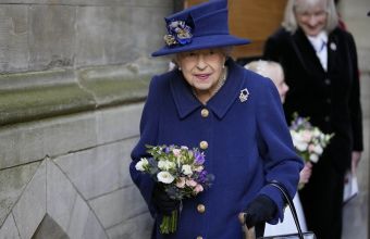 Η βασίλισσα Ελισάβετ θα ξεκουραστεί για δύο ακόμη εβδομάδες, κατόπιν σύστασης των ιατρών της