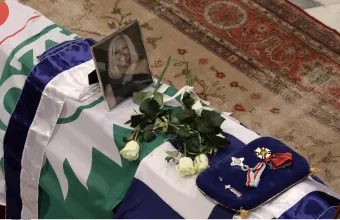 Ένα λουλούδι στη Φώφη