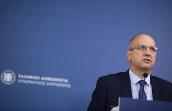 Απάντηση Οικονόμου στην Άγκυρα μέσω ΣΚΑΪ 100,3: Άλλος έχει αναθεωρητικές τάσεις