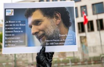 Γαλλικός Τύπος: Μετά από παρωδία δίκης η ισόβια κάθειρξη του Οσμάν Καβαλά στην Τουρκία 