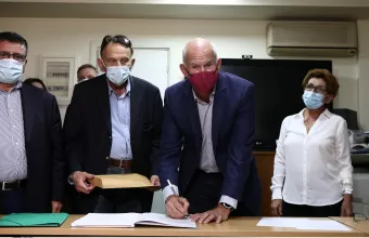 ΚΙΝΑΛ: Οριστικά 6 οι υποψήφιοι για την ηγεσία– 20.000 υπογραφές κατέθεσαν Παπανδρέου - Ανδρουλάκης
