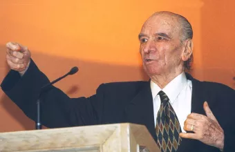Κώστας Χατζηχρήστος:  Στο θεατρικό σανίδι λόγω των… ναζί – Η ζωή του, το πικρό τέλος