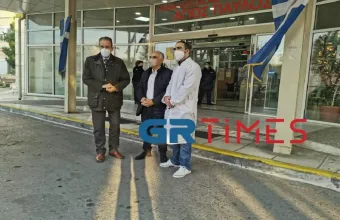 Θεσσαλονίκη: Ασθενείς-αρνητές πετούν τις μάσκες στα νοσοκομεία και αρνούνται ιατρική βοήθεια (vid)