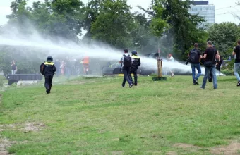 Ολλανδία: Ταραχές στο Ρότερνταμ, σε διαδήλωση κατά των μέτρων για την πανδημία-Δυο τραυματίες 