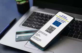 Οριστικό: Τι αλλάζει στη διάρκεια των πιστοποιητικών εμβολιασμού και νόσησης 