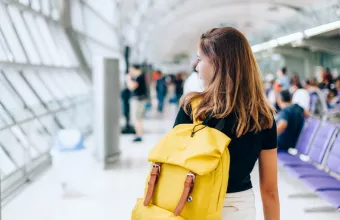 ΥΠΑ - Ανήλικοι επιβάτες: Αλλάζουν τα όρια ηλικίας για αεροπορικά ταξίδια με self test 24 ωρών