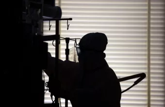 ΕΟΔΥ: 613 νέες εισαγωγές με COVID-19, 6 νέες διασωληνώσεις, 17 θάνατοι