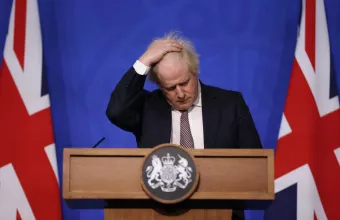 Πίστωση χρόνου σε Τζόνσον από βουλευτές του μετά από την επικριτική έκθεση για το «partygate»
