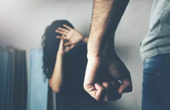 ενδοικογενειακη βια 