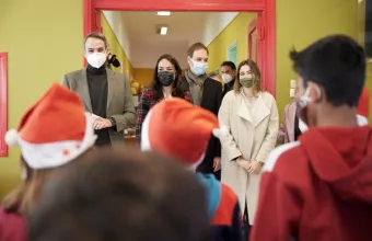 Μητσοτάκης: Κάλαντα από τα παιδιά της Παιδόπολης «Άγιος Ανδρέας» άκουσε ο Πρωθυπουργός