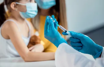 Κορωνοϊός και εμβόλιο σε παιδιά 5-11 ετών: Θεοδωρίδου, Παπαευαγγέλου λύνουν απορίες γονιών