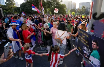 Παράταση στο θρίλερ με τον Τζόκοβιτς: Σύγκρουση αστυνομίας και φανς του Νόλε -Ίσως την Τρίτη η απόφαση
