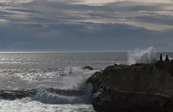 Έκρηξη ηφαιστείου – Τόνγκα: 2 άνθρωποι πνίγηκαν στο Περού από ασυνήθιστα υψηλά κύματα