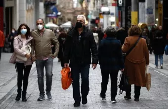 Ανοσία της αγέλης: Πώς η επαναμόλυνση με την μετάλλαξη Όμικρον αναθεωρεί τους εμβολιαστικούς στόχους
