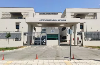Βόλος: Πήγε να καταθέσει ένσταση για κορωνοπρόστιμο και επιτέθηκε σε αστυνομικό!