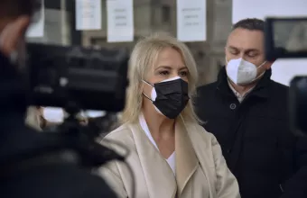 Απολογείται η Ρένα Δούρου για την φονική πλημμύρα στην Μάνδρα
