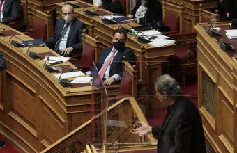 Πιάστηκαν στα χέρια Γεωργιάδης-Πολάκης στη Βουλή – Τους χώρισε η φρουρά