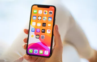 Σάλος στα social media για τα νέα emojis της Apple με τον «έγκυο άντρα» (εικόνα)