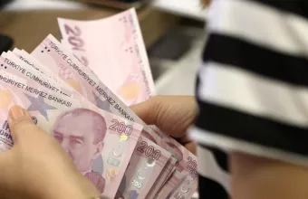 Τουρκικό δικαστήριο αθώωσε τους δημοσιογράφους του Bloomberg για το άρθρο περί πτώσης της λίρας