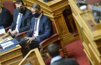 Πρόταση μομφής: Η «μάχη» στη Βουλή – Οι στόχοι Μητσοτάκη, Τσίπρα και Ανδρουλάκη 