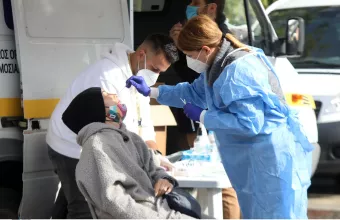 «Εκτοξεύτηκε» στο 9,17% η θετικότητα στην Μύκονο-Υψηλά ποσοστά σε Σάμο, Λήμνο και Ροδόπη