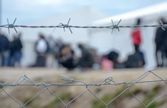 Αβάσιμες οι καταγγελίες του Παρατηρητηρίου για επαναπροωθήσεις μεταναστών, λέει η κυβέρνηση 