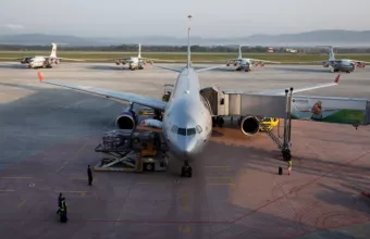 Ρωσικό αεροσκάφος έκανε παράκαμψη 15.000 χλμ. για να παραλάβει τους απελαθέντες διπλωμάτες από Ελλάδα