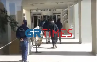 Σε εξέλιξη η διαδικασία αναγνώρισης των κατηγορουμένων από τους δύο τραυματίες- φίλους του Άλκη