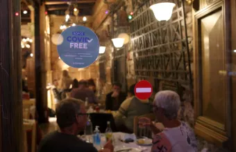 Νέα χαλάρωση των μέτρων από σήμερα: Τι αλλάζει σε διασκέδαση και γήπεδα