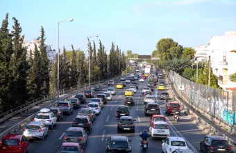 Ξεκίνησε η πασχαλινή έξοδος: Δείτε ποιοι δρόμοι είναι μποτιλιαρισμένοι