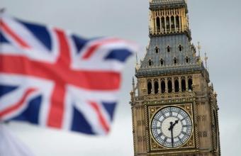 Άνοιξαν οι κάλπες των δημοτικών εκλογών στη Βρετανία - Τι δείχνουν οι δημοσκοπήσεις