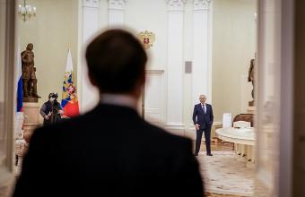 Ελιζέ: Στη Μόσχα ο Μακρόν συνάντησε έναν πιο σκληρό Πούτιν – Τι διημείφθη στη συνάντησή τους 