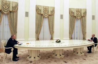 Διπλωματικό πόκερ στη Μόσχα: Σε αναμονή των αποτελεσμάτων της κρίσιμης συνάντησης Πούτιν-Σολτς