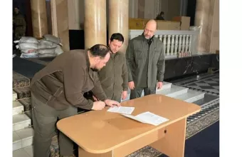 Ο Ζελένσκι υπέγραψε την αίτηση για ένταξη της Ουκρανίας στην Ευρωπαϊκή Ένωση