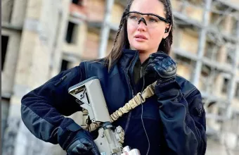 Εντάχθηκε πράγματι η Μις Ουκρανία στον στρατό για να πολεμήσει τη Ρωσία; Το μοντέλο εξηγεί