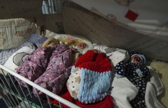 Ουκρανία: Νοσηλεύτρια φροντίζει μωρά από παρένθετες μητέρες, αλλά ο πόλεμος δεν της επιτρέπει να δει τα δικά της παιδιά
