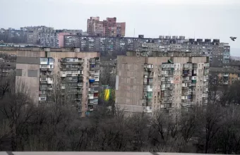 Οι ρωσικές επιθέσεις κάνουν «στάχτη» τη Μαριούπολη